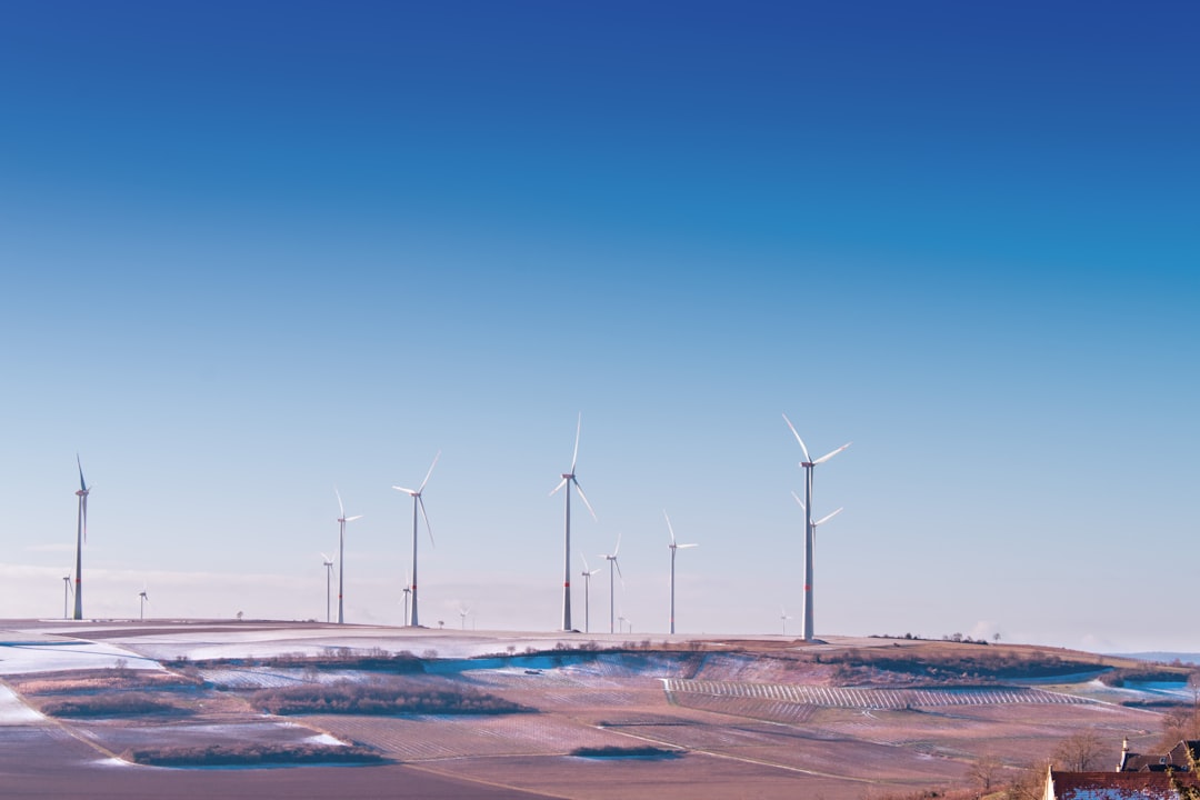 Green Hydrogen Projects Scale as Natural H₂ Exploration Gains Momentum