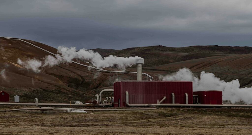 Iron Impurities Threaten Alkaline Electrolysers Fed by Variable Renewables