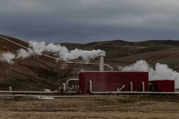 Iron Impurities Threaten Alkaline Electrolysers Fed by Variable Renewables
